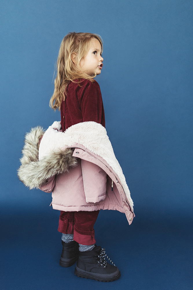 Zara Kids winter brown e-commerce retouched by White Retouch.